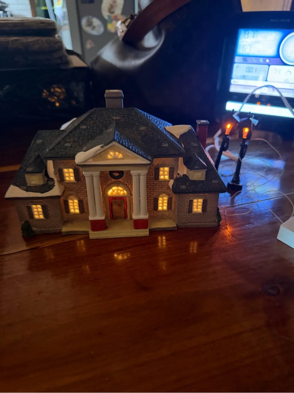 Lemax Dickensvale Porcelain Lighted House - Red, Black & White Box